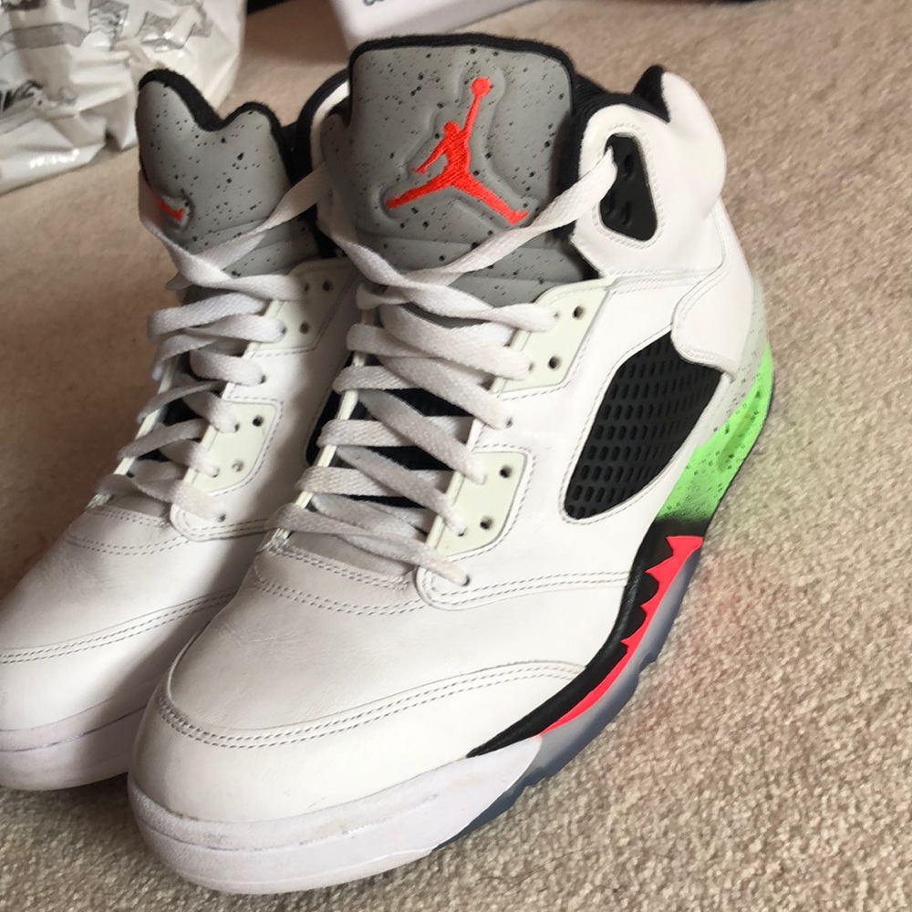 Jordan Retro 5 “SpaceJam”